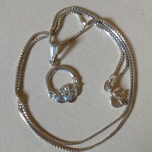 925 Sterling Silver Floral Circle Pendant Necklace - Silver